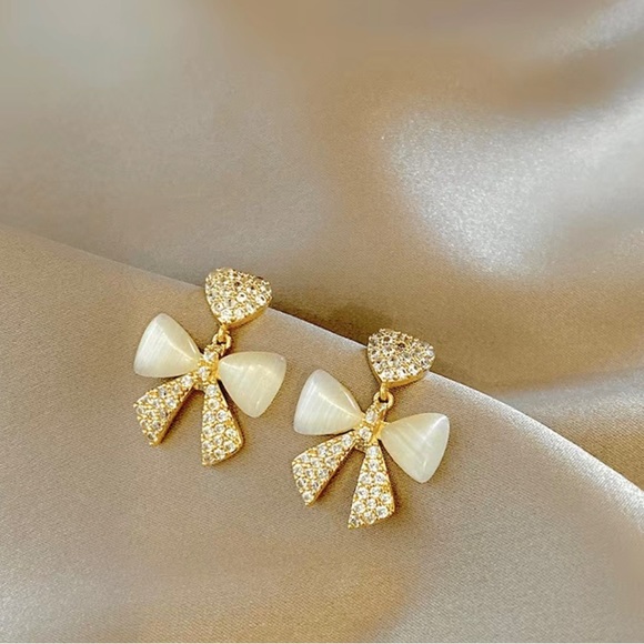 COPY - 🆕❗️Premium Cat Eye Stone Bow Drop Earrings Trendy and Elegant Celebrity … - Picture 3 of 6